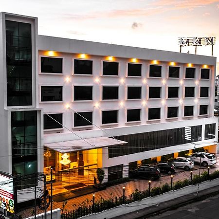 Kkm International Otel Thiruvananthapuram Dış mekan fotoğraf