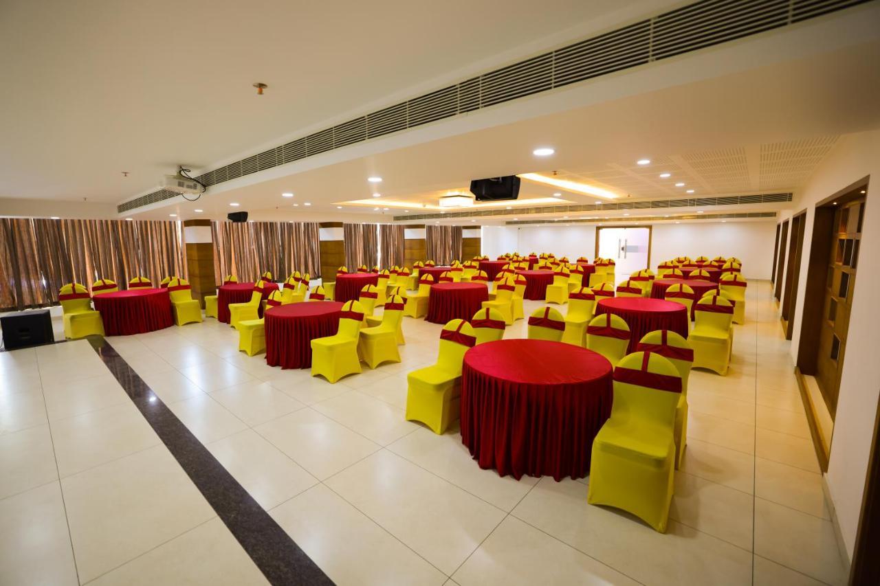 Kkm International Otel Thiruvananthapuram Dış mekan fotoğraf