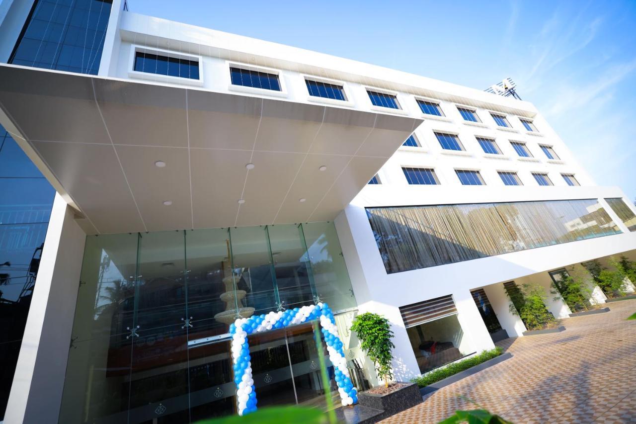 Kkm International Otel Thiruvananthapuram Dış mekan fotoğraf