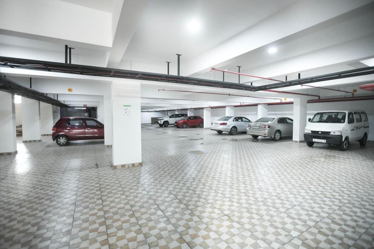 Kkm International Otel Thiruvananthapuram Dış mekan fotoğraf