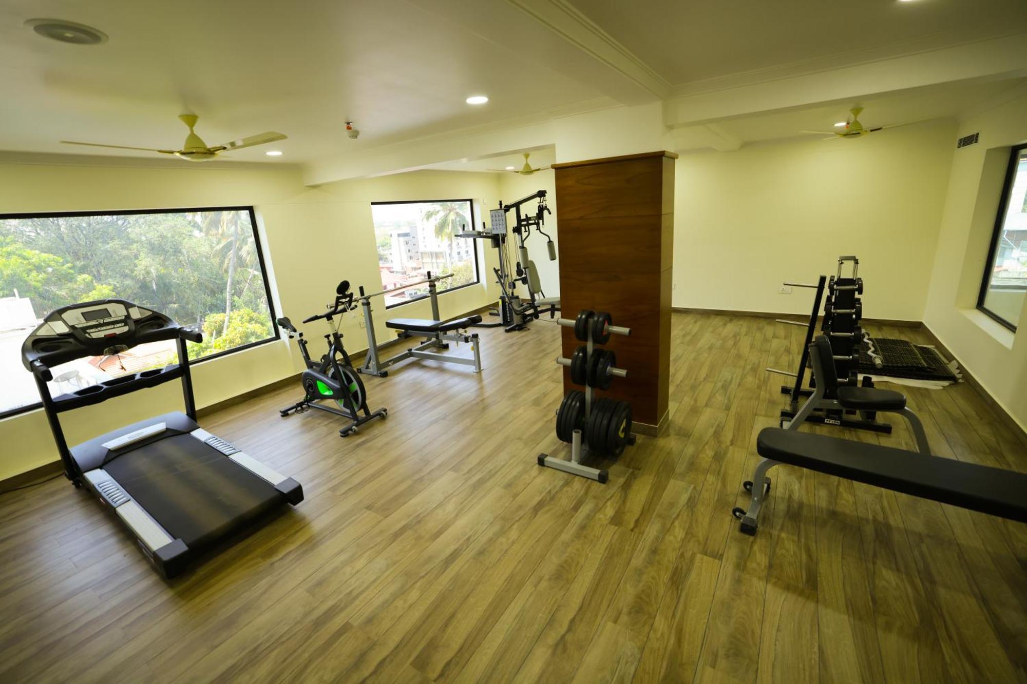 Kkm International Otel Thiruvananthapuram Dış mekan fotoğraf