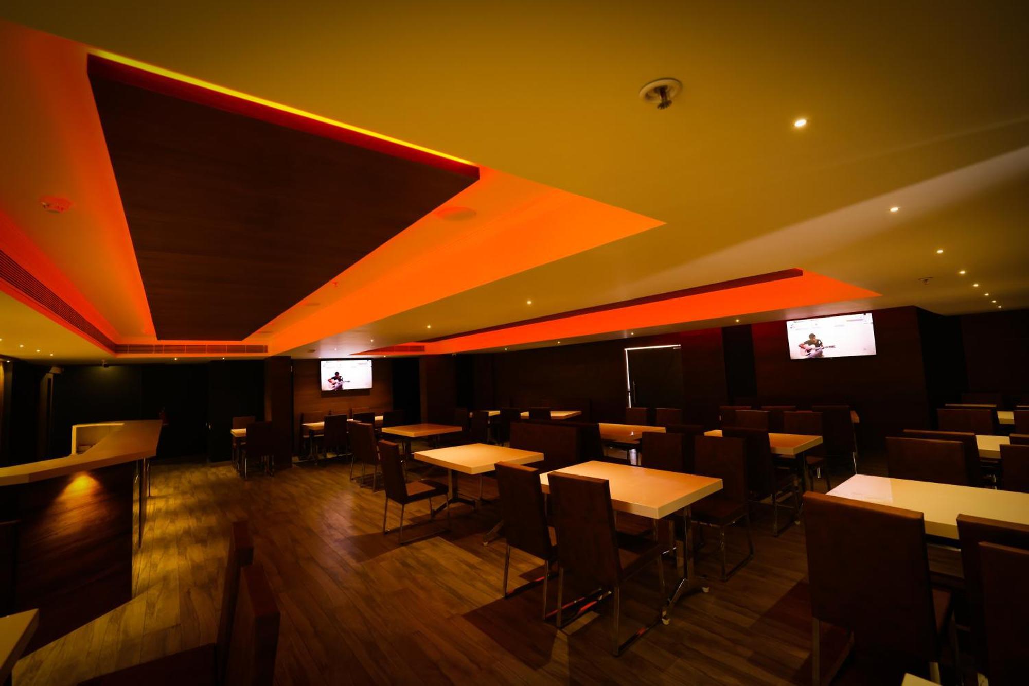 Kkm International Otel Thiruvananthapuram Dış mekan fotoğraf