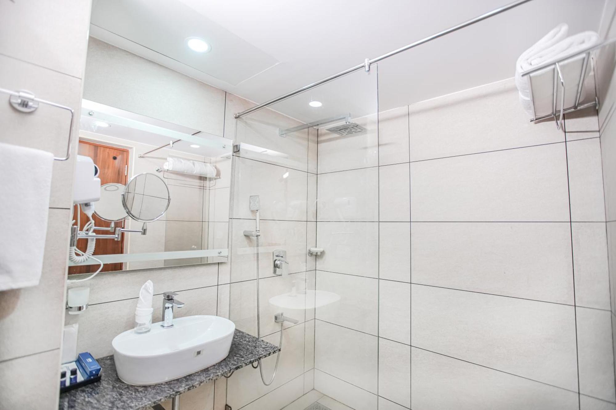 Kkm International Otel Thiruvananthapuram Dış mekan fotoğraf
