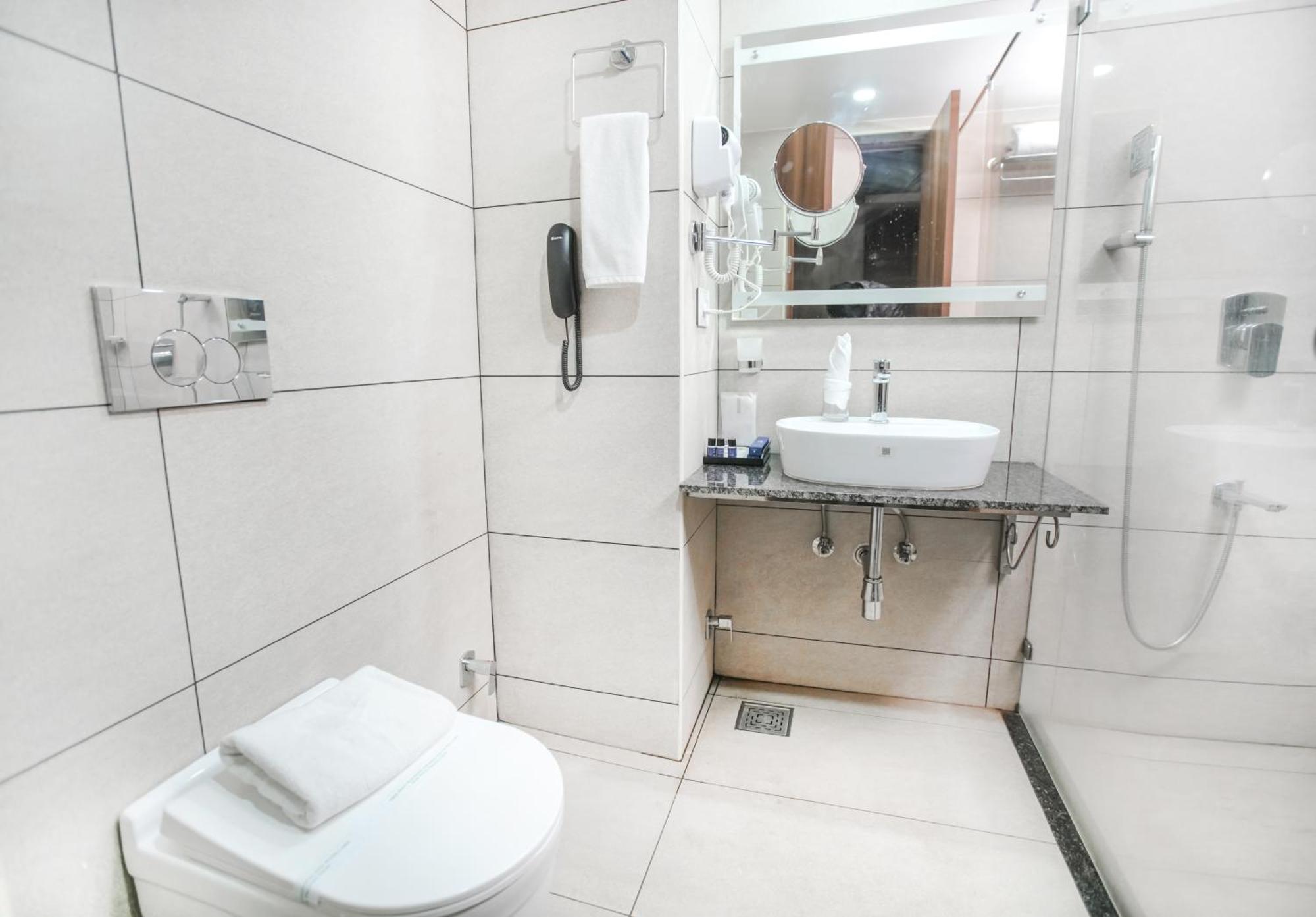 Kkm International Otel Thiruvananthapuram Dış mekan fotoğraf