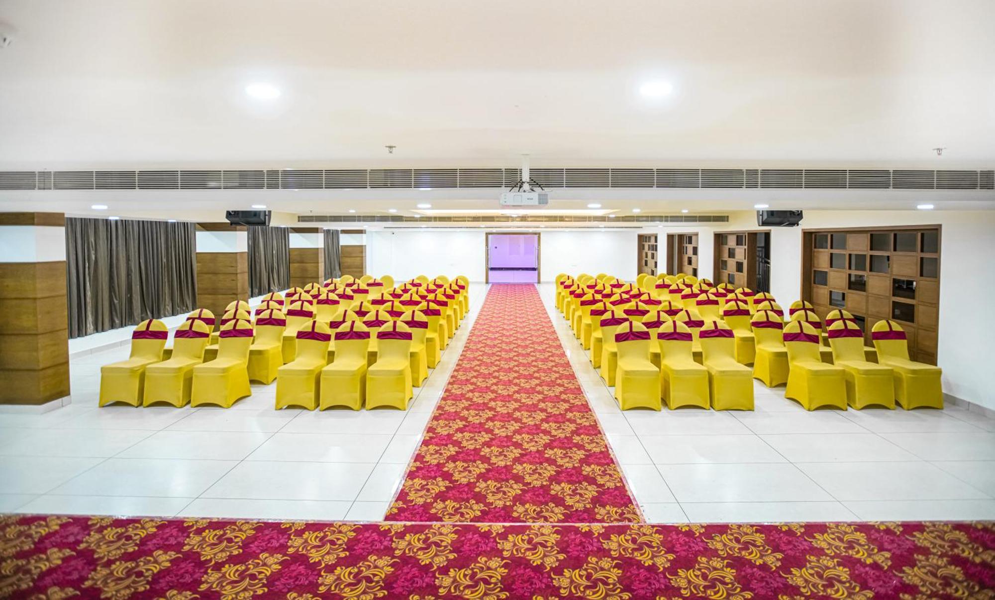 Kkm International Otel Thiruvananthapuram Dış mekan fotoğraf