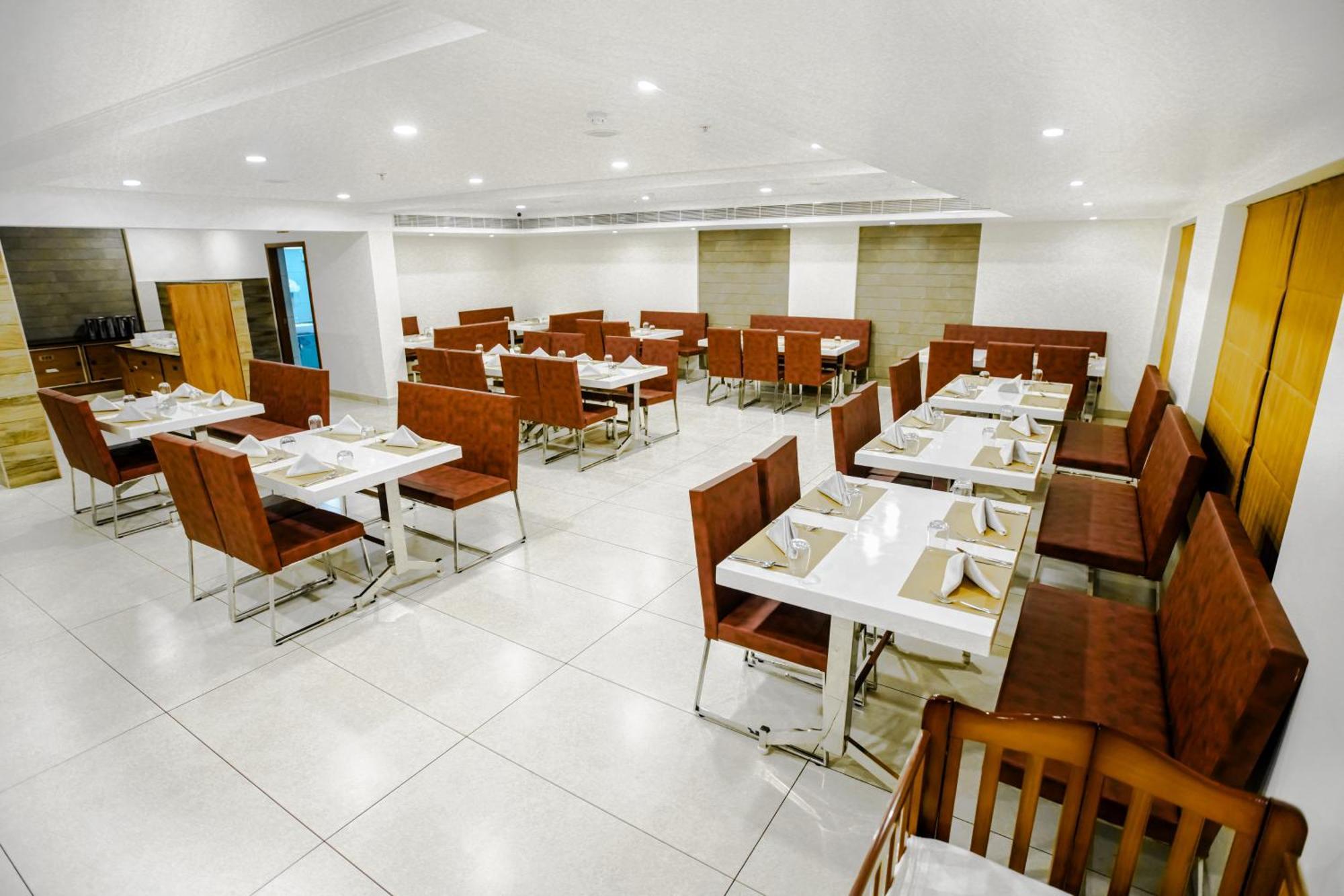 Kkm International Otel Thiruvananthapuram Dış mekan fotoğraf